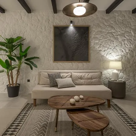 Magma Milos * Adamantas (Milos)